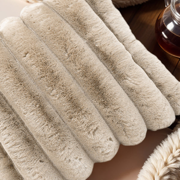Rib Rabbit Fur Sierkussen