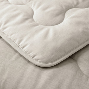 Kühlende Sommerdecke mit Bezug in 1 – Blue Cell Cooling – inkl. Kissenbezüge (Taupe)
