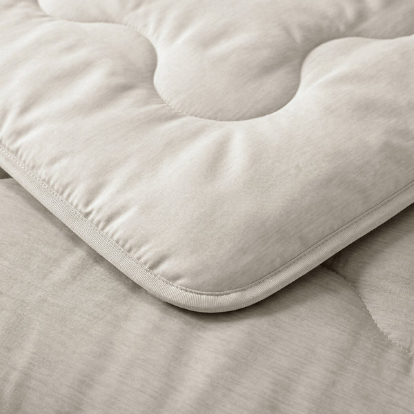 Kühlende Sommerdecke mit Bezug in 1 – Blue Cell Cooling – inkl. Kissenbezüge (Taupe)