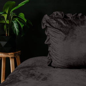 Velvet Ruffles Zwart