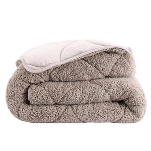 Lileo Velvet Sherpa Comfort Dekbed All Year – Taupe (met instopstrook)
